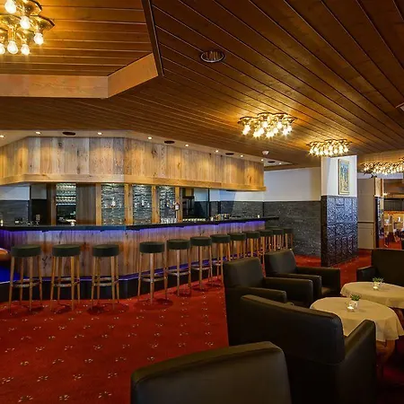 Club Only - By Mountain Готель Давос